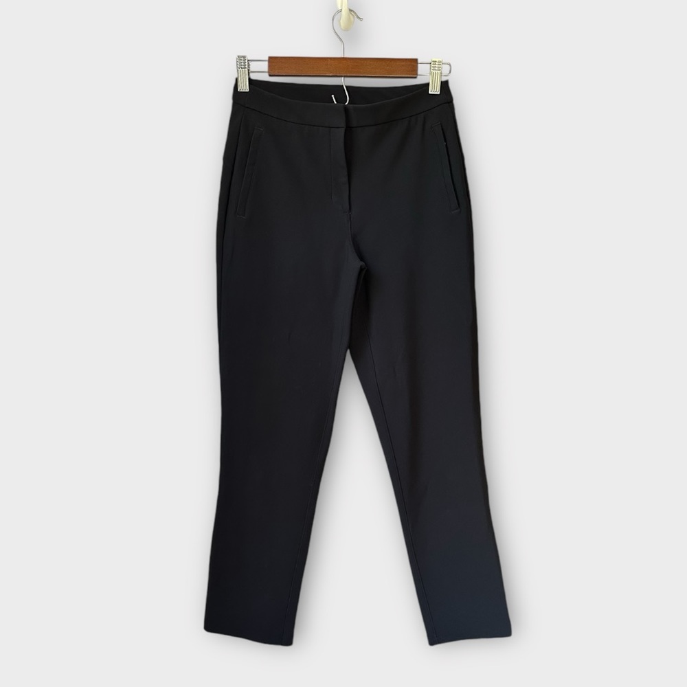 Lululemon On the Move Pant 28" in Black